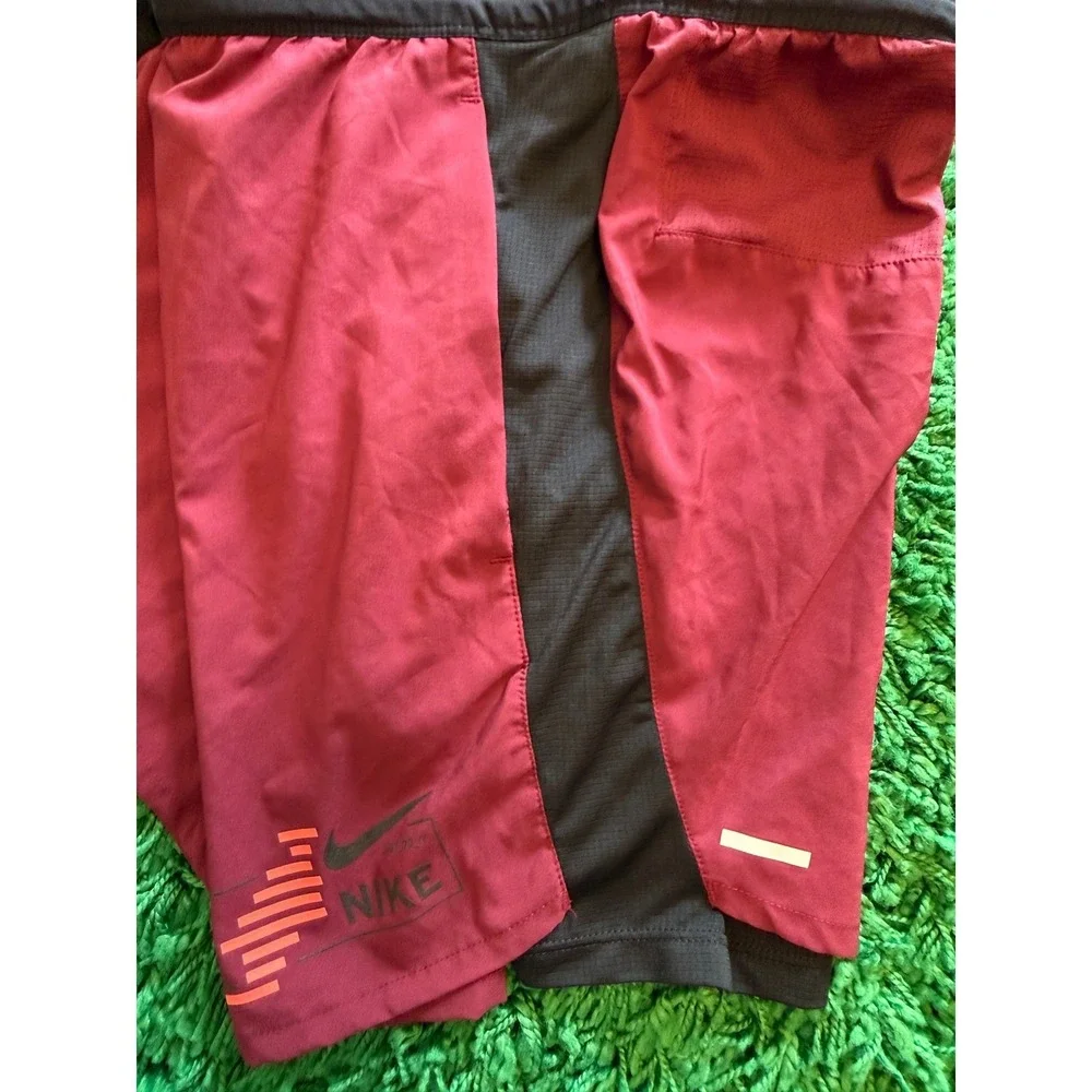 Nike Running Shorts Mens Medium Burgundy Excellent 5 Inch Inseam Athletic Gym